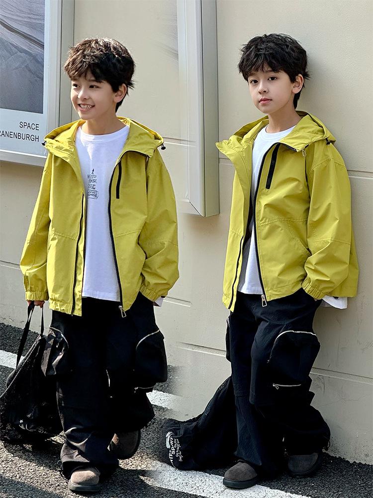 Kids' 2026 Spring Boys' Trendy Korean-Style Zipper Hooded Windbreaker Jacket for Mountaineering