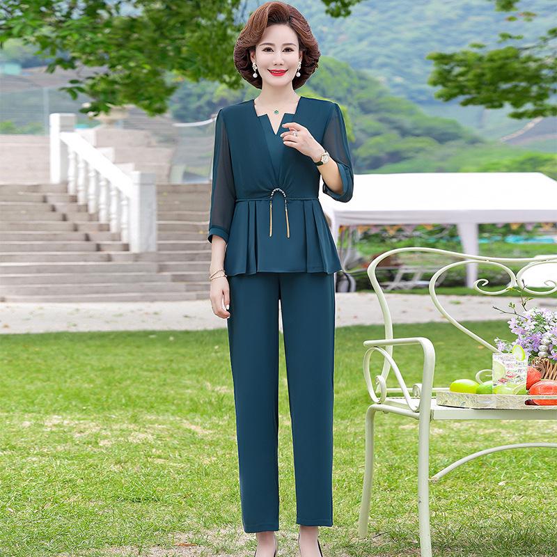 Elegant Spring Suit: Stylish Two-Piece Top Set for Middle-Aged and Elderly Women