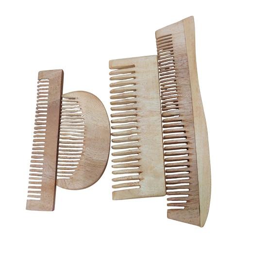 

@ Neem Wooden Comb Wide Set Of 4 For Unisex Brown Color
