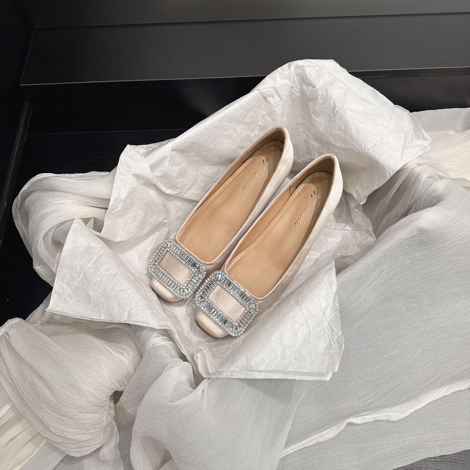 

6 cm higher rhinestone square buckle satin high heels women s 2025 summer new French square head thick heel single shoes 39 шампанского