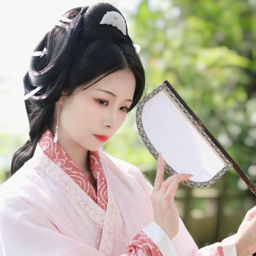 Purple Bamboo Silk Fan with Long Handle and Unique Shape – Ideal for Hanfu Catwalks, Photo Props, or Retro Mask Events