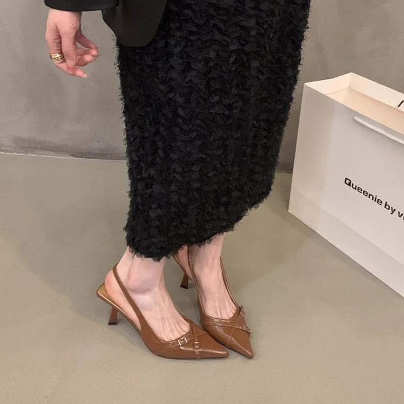 Nische Französisch schwarze High Heels Tasche Kopf Sandalen Damenschuhe 2025 neu Sommer Temperament Society Lady spitz zulaufende einzelne Schuhe