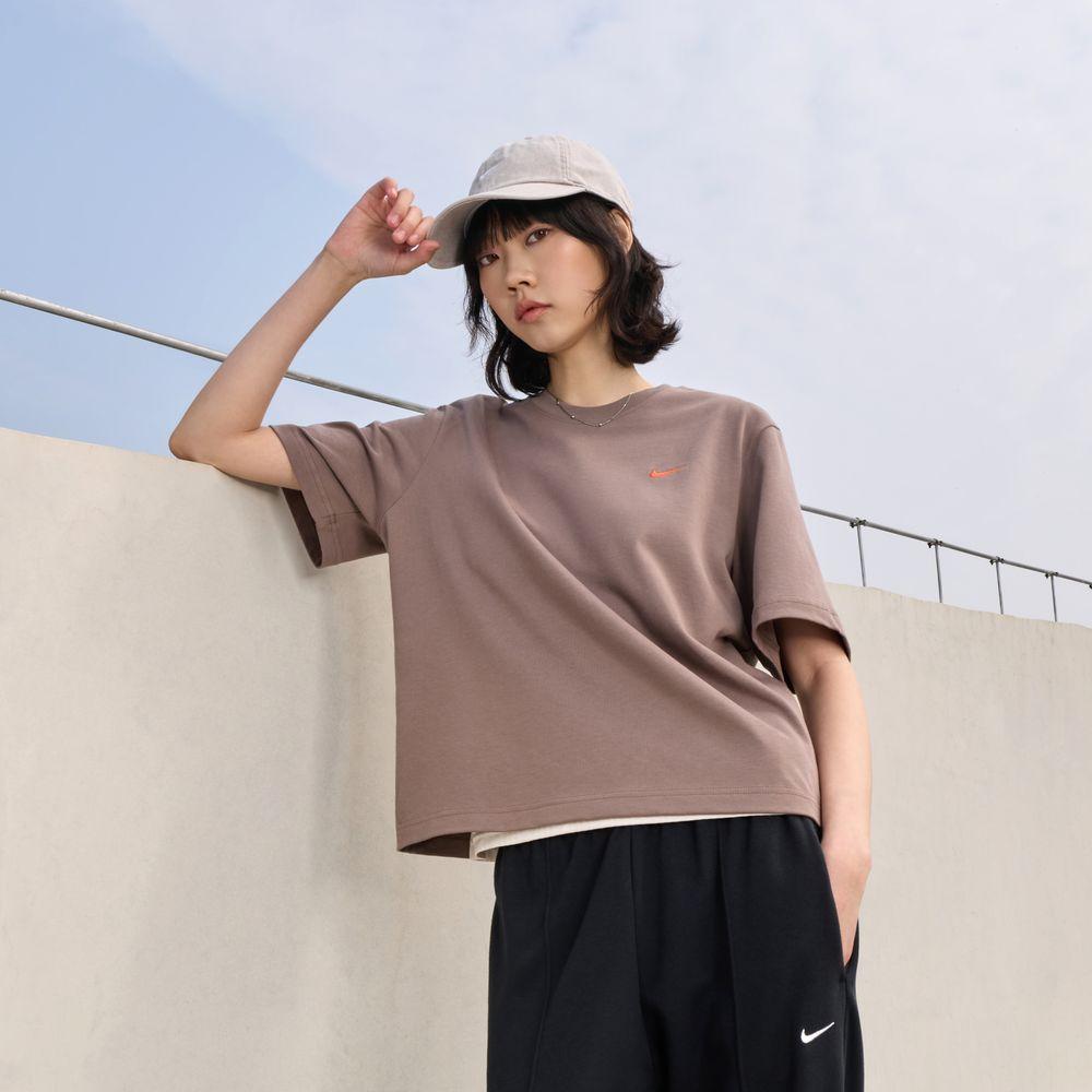 Nike T Shirt Women s Mink Brown XS