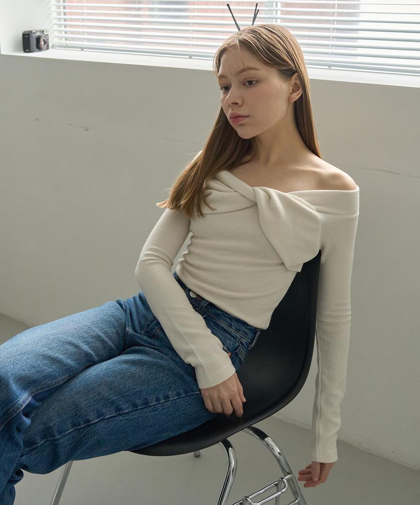 5OML Twisted Off-Shoulder Long Sleeve (Ivory)