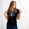 T-shirt damski z haftowanym ukraińskim ornamentem.