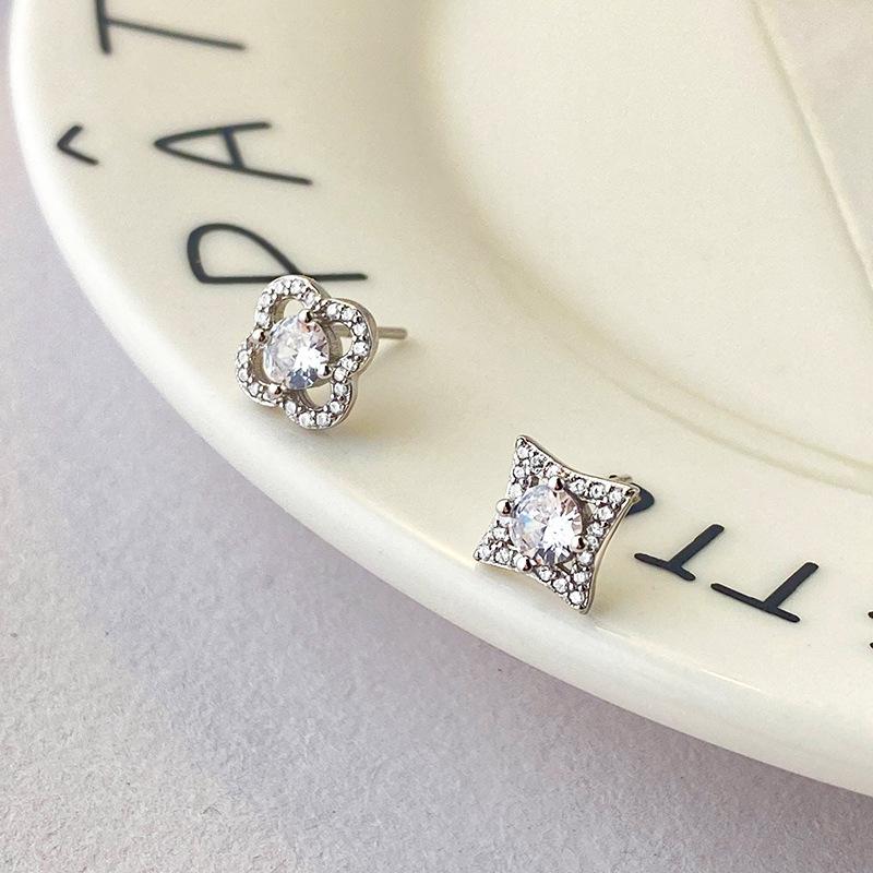 Gentle Wind Flower Four-pointed Star Earrings Asymmetrical Earrings Small Sweet and Slightly Inlaid Gentle Wind Earrings