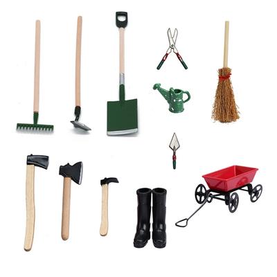 12 Stück Puppenhaus Garten Zubehör Werkzeugset mit Gummistiefel Besen Schaufel Rechen für 1/12 Maßstab Gartenszene Dekoration