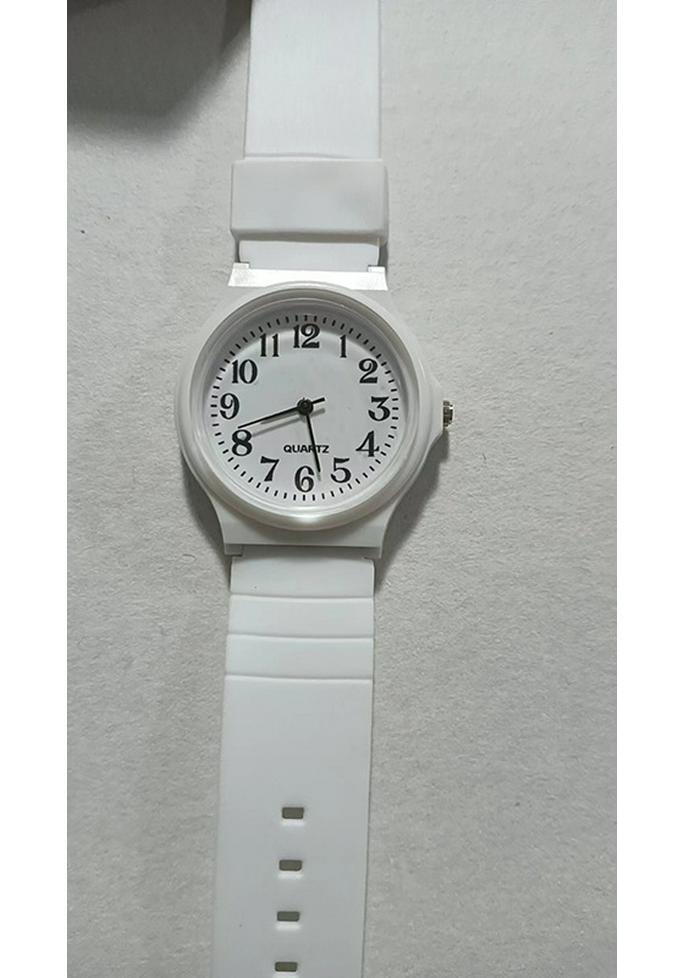 Silent Waterproof Quartz Watch for Men & Women: Ideal for Junior, Senior High, Middle School, & College Entrance Exams.