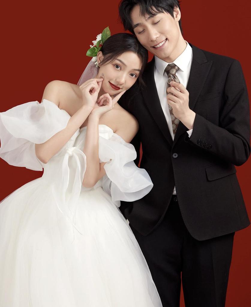 2026 One-Shoulder Wedding Dress with Bow: Slimming Puffy Skirt & Puff Sleeves, Floor-Length Princess Fairy Look for Travel Photos and Events.