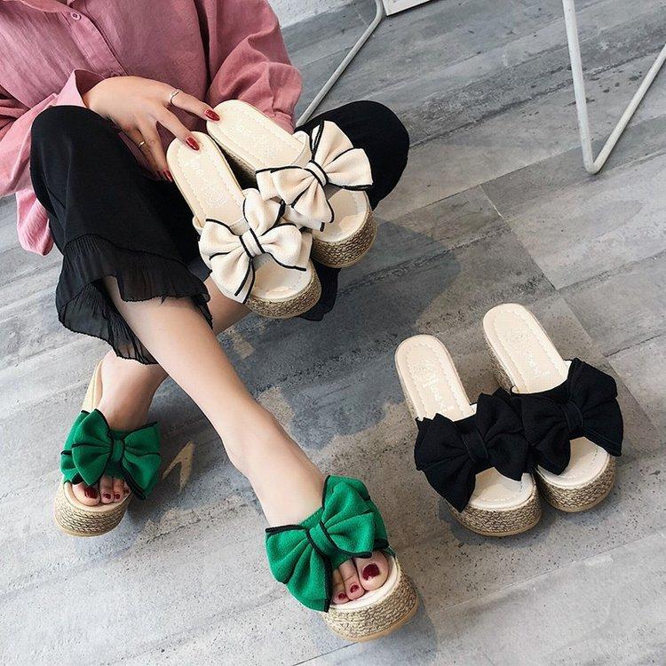 

Slippers women s summer non-slip 2025 new ultra-fashionable thick-soled outer wear beach outdoor one-word flower Korean version of high heels 40
