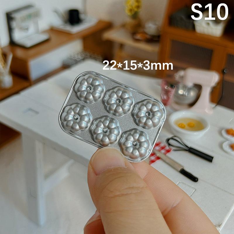 1Pc Doll House Kitchen Decoration Mini Baking Mold Animal Love Star Pattern Shooting Scene Props