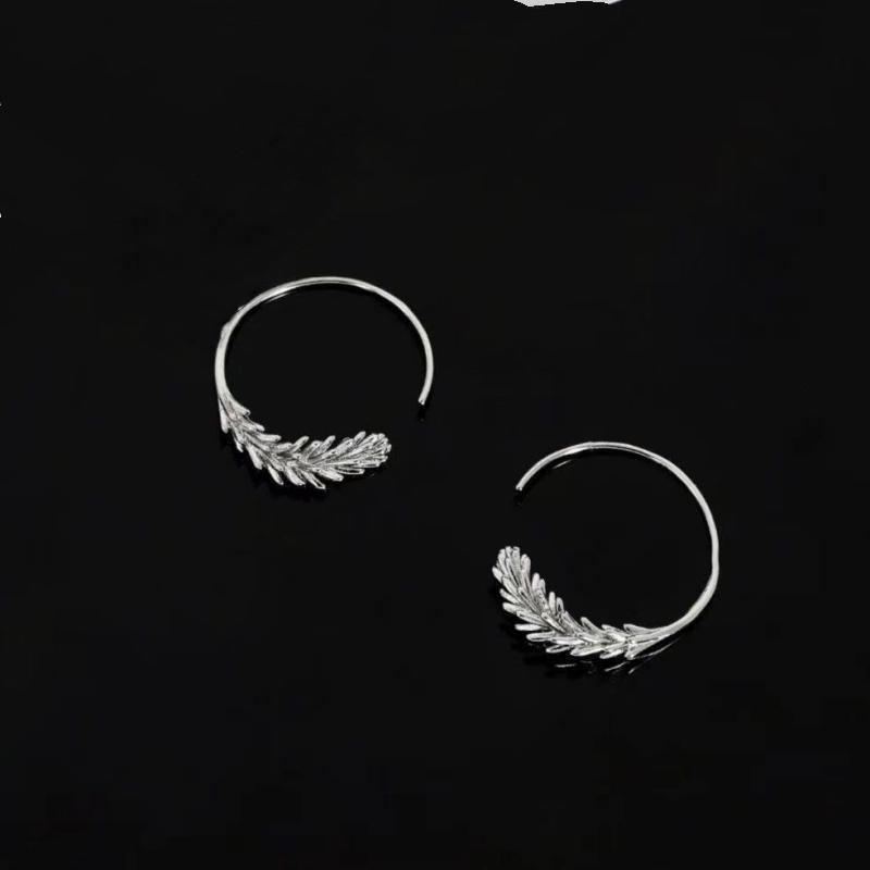 

Fashionable Women s Versatile Earrings With A High-end Temperament Hoop One Size