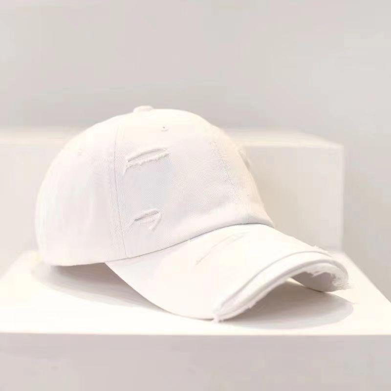 Vintage-Style Casual Baseball Cap with Distressed Details, Soft Top, Curved Brim, and Face-Revealing Duckbill Design