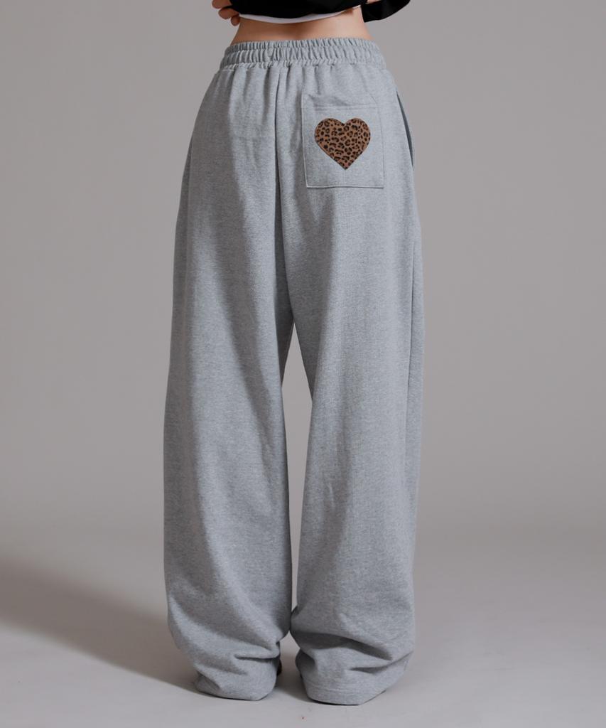 LIKE THE MOST Leopard Heart Pocket Applique Training Pintuck Wide Pants_Gray
