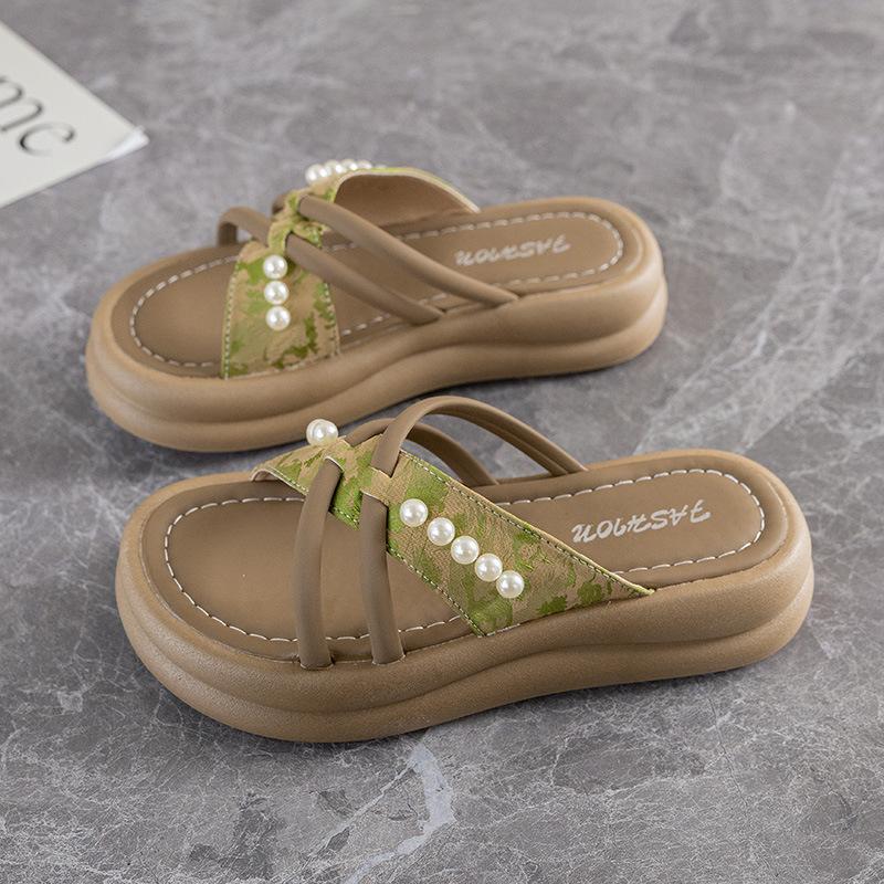 High-value Thick-soled Pearl Slippers for Women To Wear 2025 Summer New Fairy Style with Skirt Comfortable One-word Drag Girl