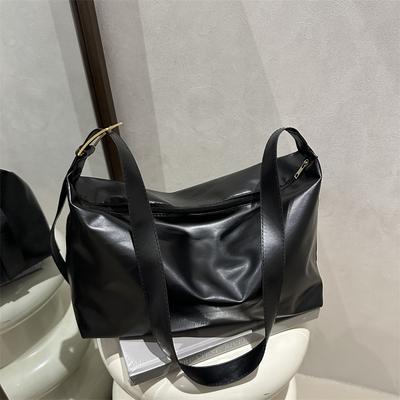 Large Capacity Shoulder Bag Women's Bag Retro 2025 Spring and Summer New Texture Tote Bag Fashion Casual Messenger Bag