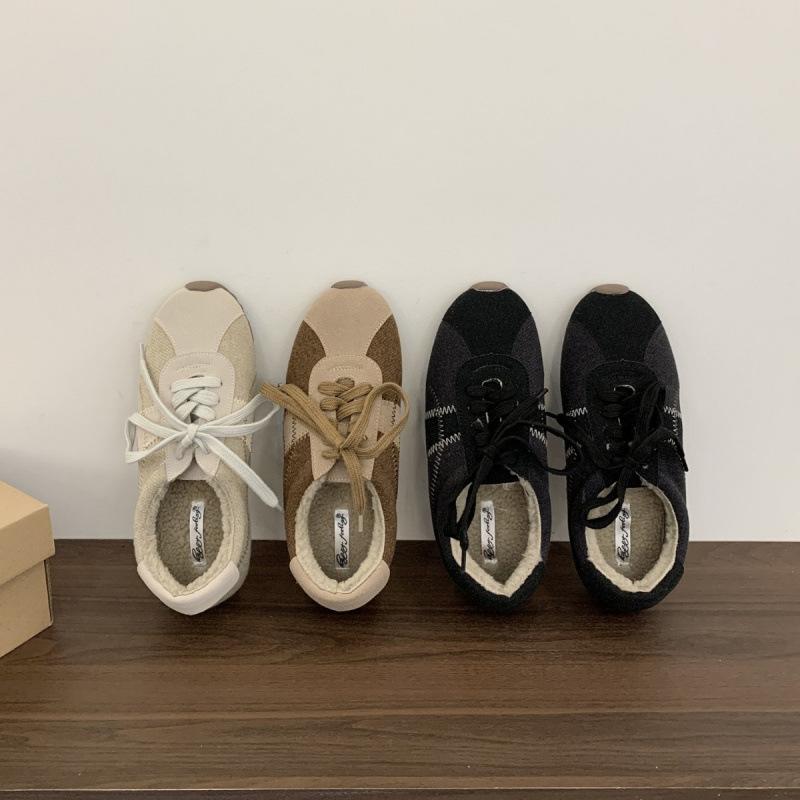 Korean version of velvet warm casual moral training shoes women's winter 2025 new color matching lace-up flat-bottomed versatile Mao Mao single shoes
