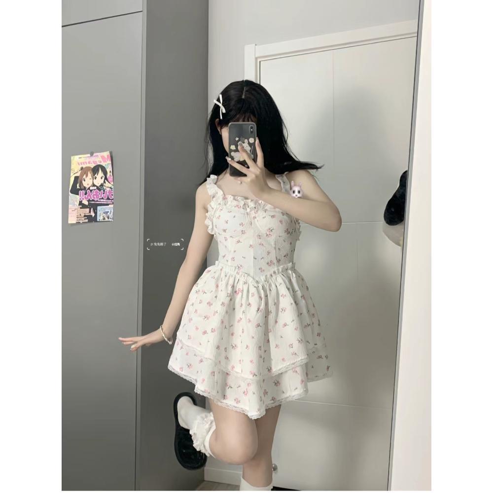This year's popular beautiful skirt, sweet style suspender dress, floral waist, sweet and spicy skirt