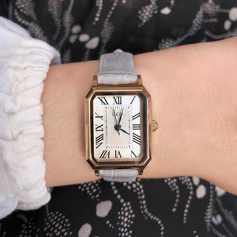 Retro WatchFashionable Women'S WatchKorean StyleSimple Leather StrapHigh-Quality Women'S WristwatchTrendy Women'S Watch.