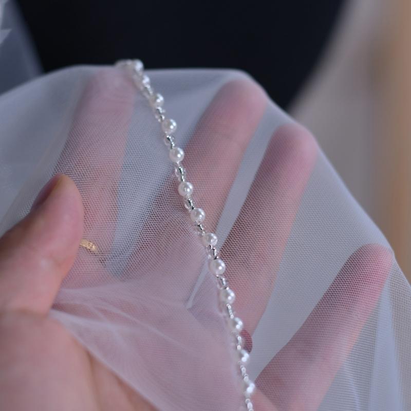 Delicate Sheer Bridal Veils with Hand Sewn Pearls Edging Easy to Wear Hair Comb Design For Wedding Ceremony Dressingup