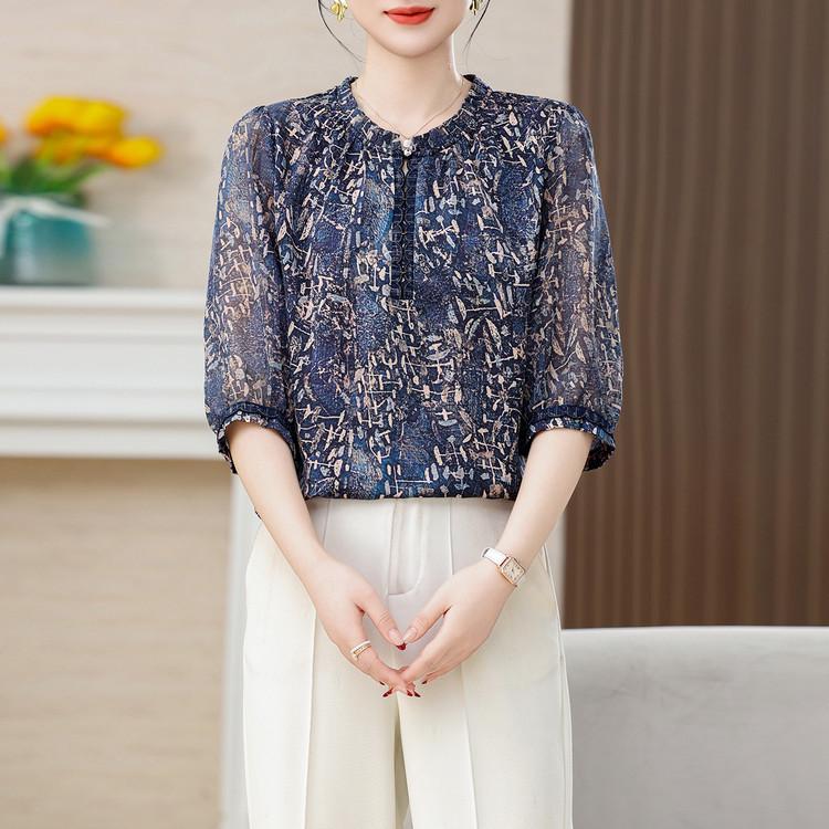 

Middle-aged Mom s Floral Chiffon Shirt - Stand-up Collar, Lace-up, Lantern Sleeves, Mid-sleeves, Summer 2026, Loose & Slimming Design. XL темно-синього кольору