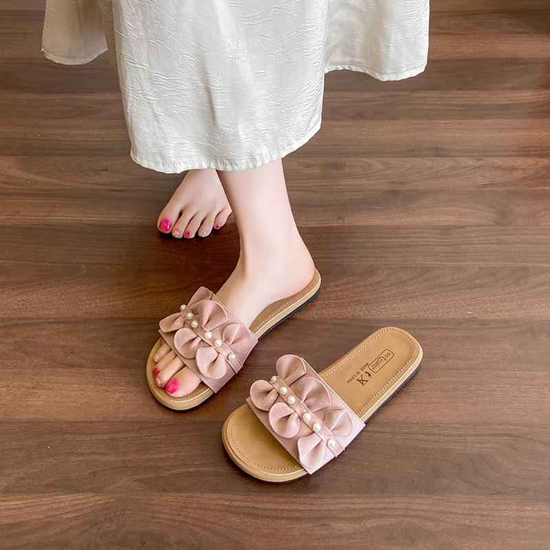 Flat-bottomed slippers women's summer outer wear 2025 new high-end one-word drag with skirt seaside beach cool slippers