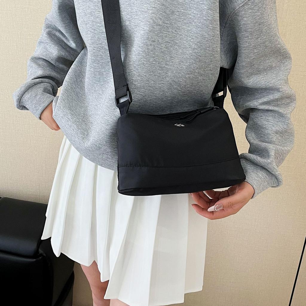 A Crossbody Bag for Shopping Is A Light and Casual Crossbody Bag, Simple and Convenient