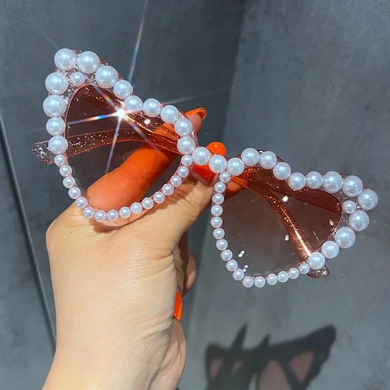 Trendy Oversized Pearl Sun Glasses for Women Unisex Large Heart Shape Eyewear Goggles Female Luxury UV400 Outdoor Sun Glasses