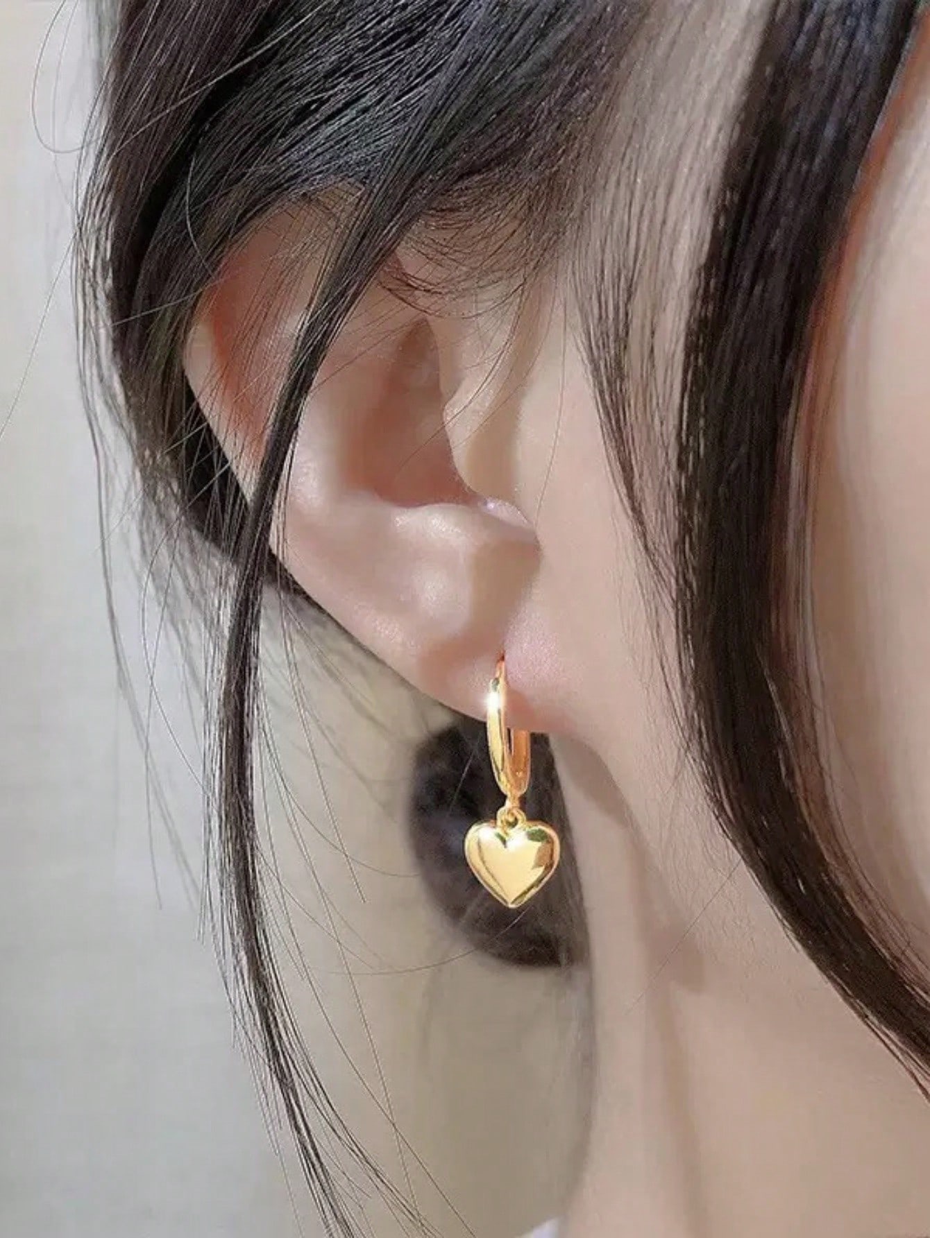 Gold-Plated Stainless Steel Heart Charm Hoop Earrings for Women Gold серебряный