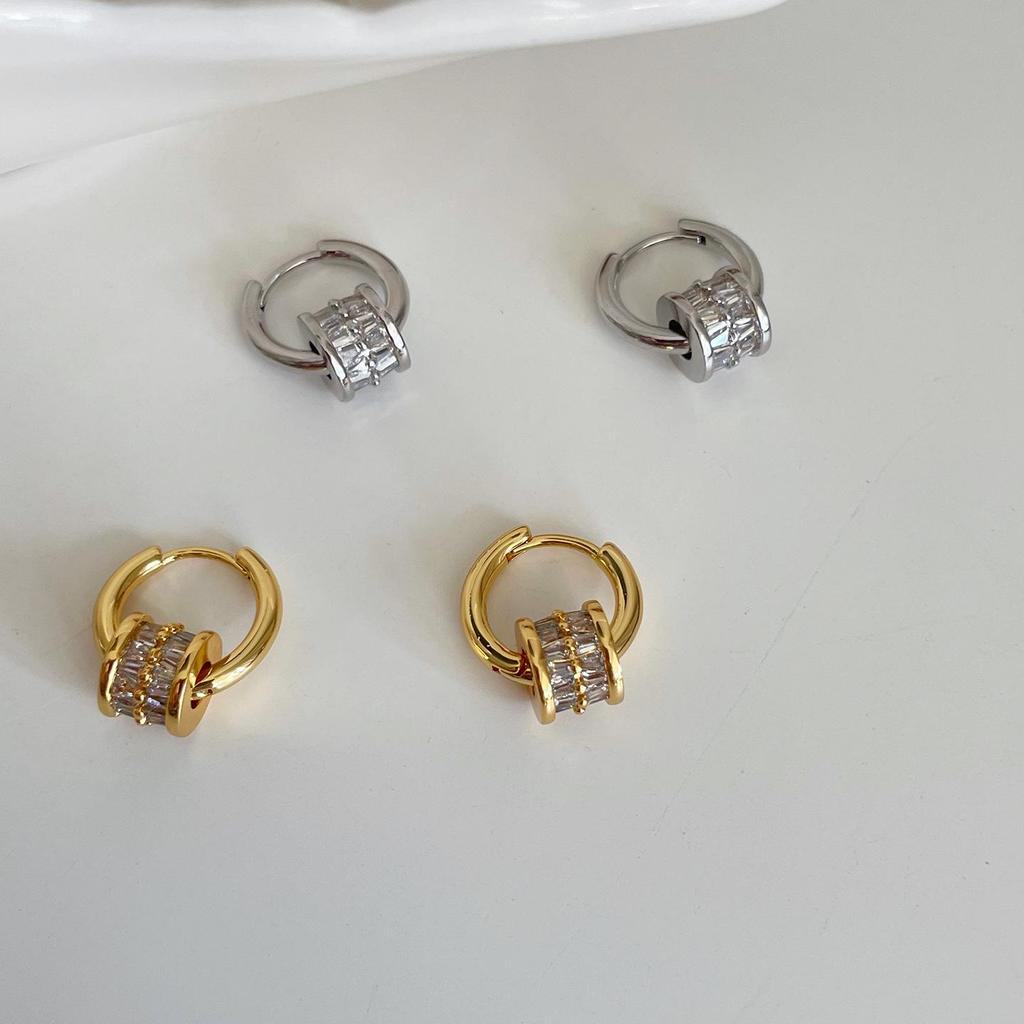 Elegant Zircon Ear Cuff Earrings - Rich Girl Style, High-End Design, Light Luxury with a Slim Waist for Fashionable Women