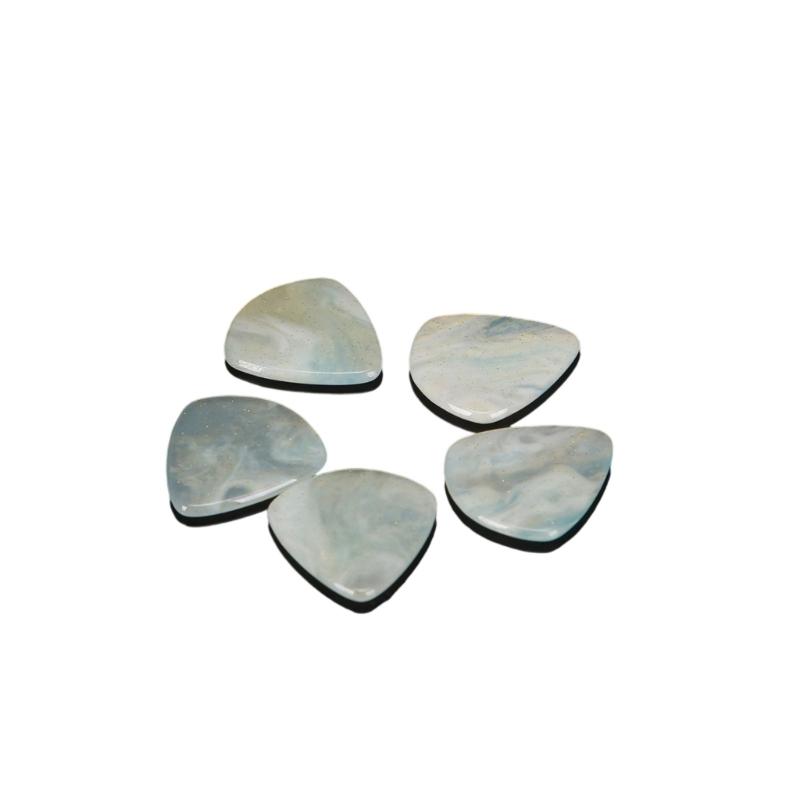 Colorful Smooth Strumming Resin Guitar Picks Flexible Resin Construction Suitable for Speed Stability and Performances