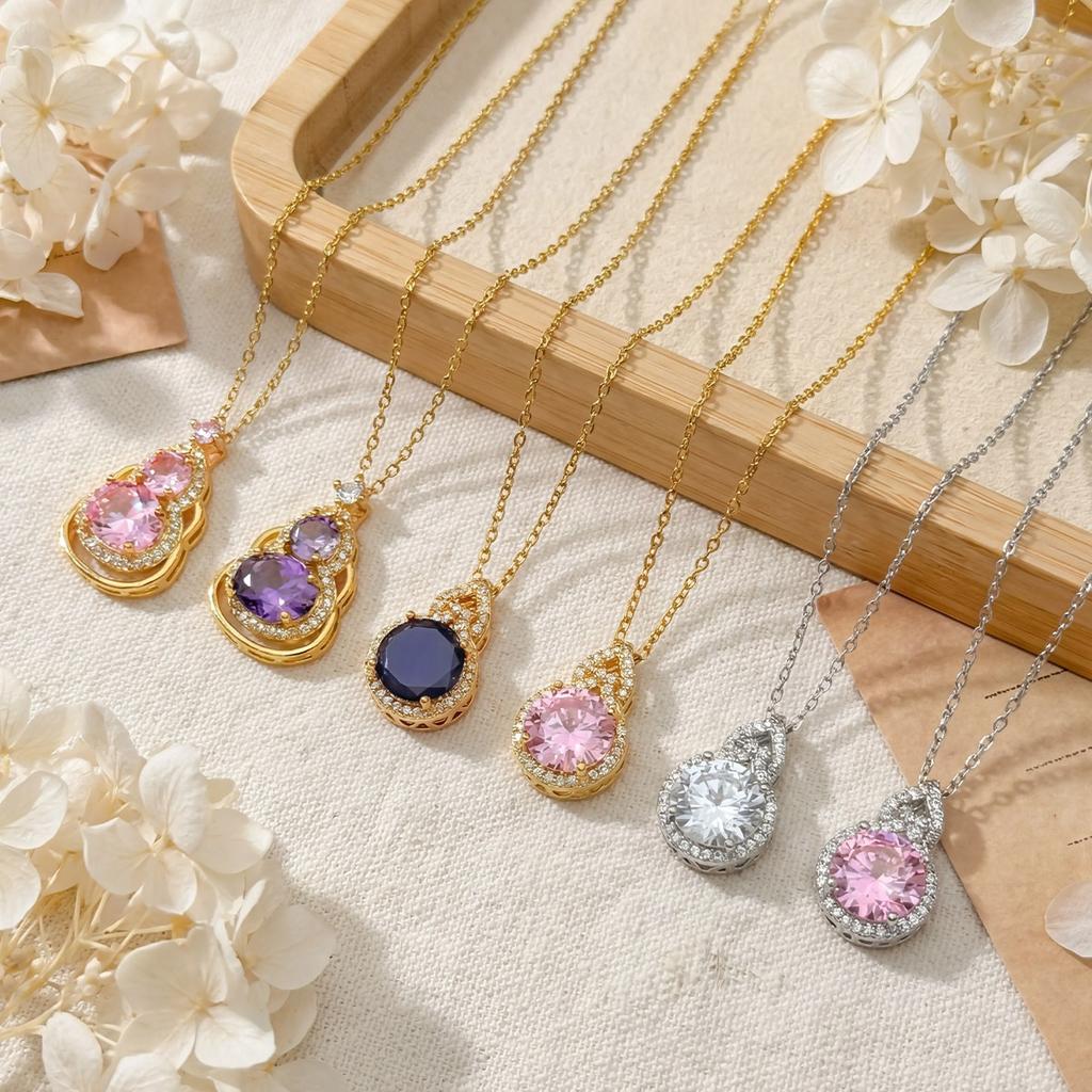 New Color Version of The Lucky Lotus Charm Necklace As A Decorative Accessory for Women in Light Luxury Style, Collar Chain