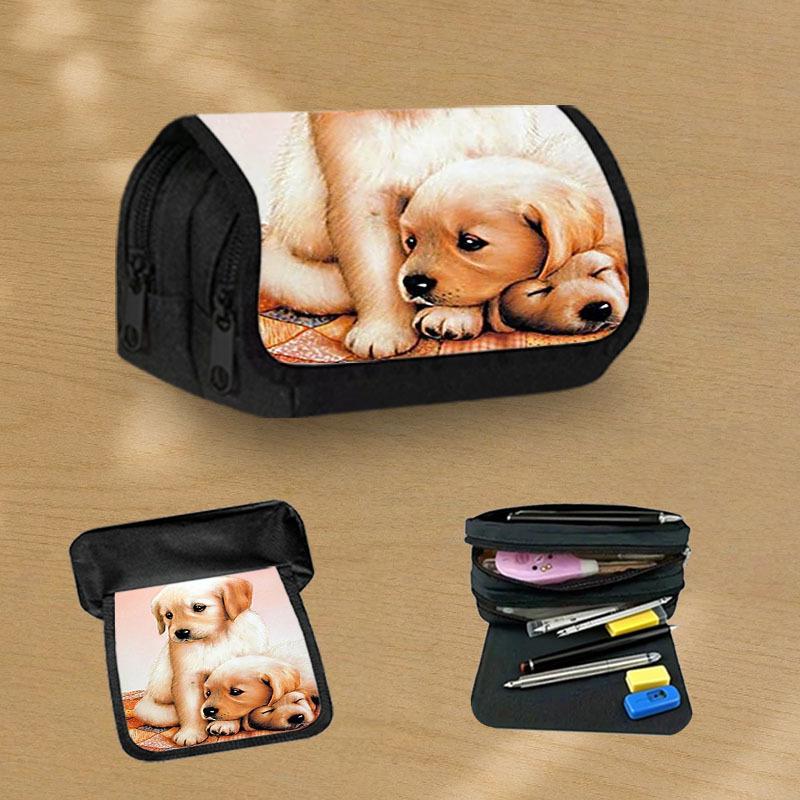 Großes Federmäppchen mit realistischem beige-orangem Welpendesign, perfekt für Schüler. Diese geräumige Federtasche dient als Organizer fürs Büro