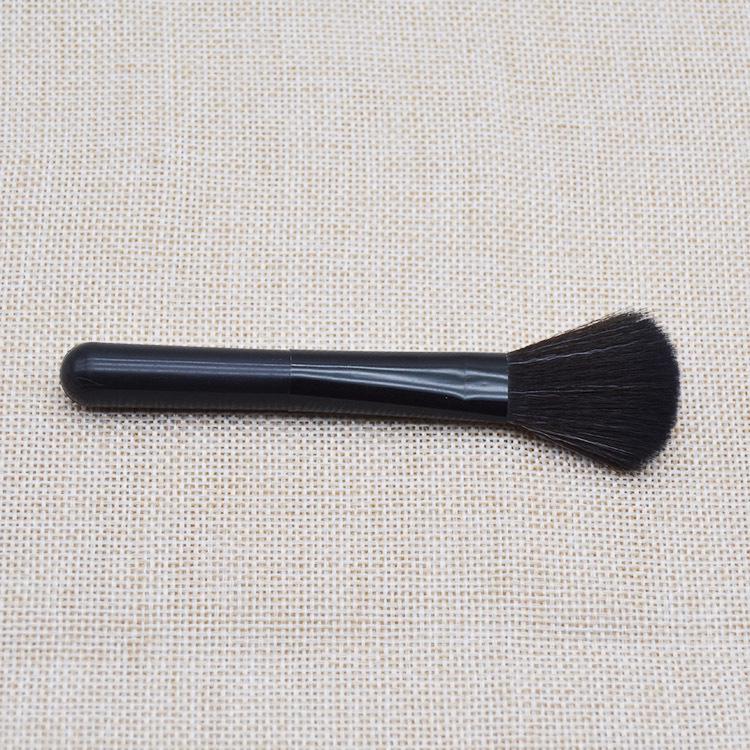 Compact Blush & Highlight Brush - Ideal for Blending, Brightening, and Dust Removal