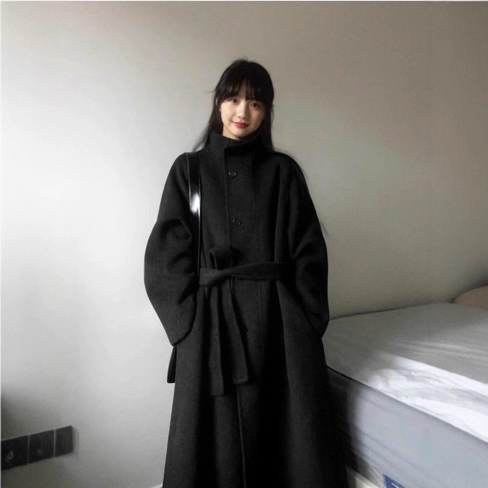 2025 Women's Hepburn Style Woolen Overcoat – Petite Fit, Thickened for Autumn/Winter