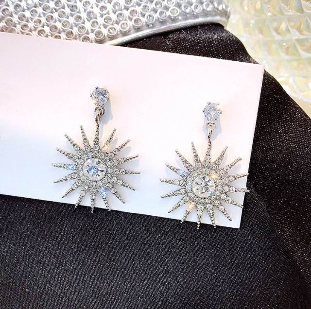 

Нежные серьги-подсолнухи для женщин, новые лепестки, стразы, модные украшения, милые подарки на день рождения