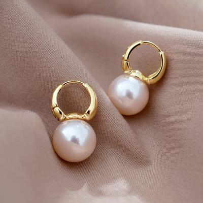 New In Imitation Pearl Hoop Earrings Women Fashion Minimalist Style Ear Buckle Light Luxury Wedding Earring Accesories