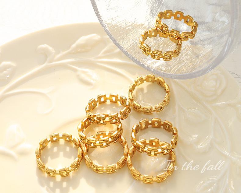 Minimalist European Gold-Plated Titanium Steel Link Ring for Men & Women