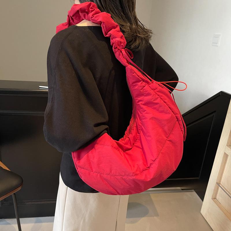 Winter Fashion Bag Women's 2025 New College Style Dumpling Bag Casual Large Capacity Shoulder Messenger Bag