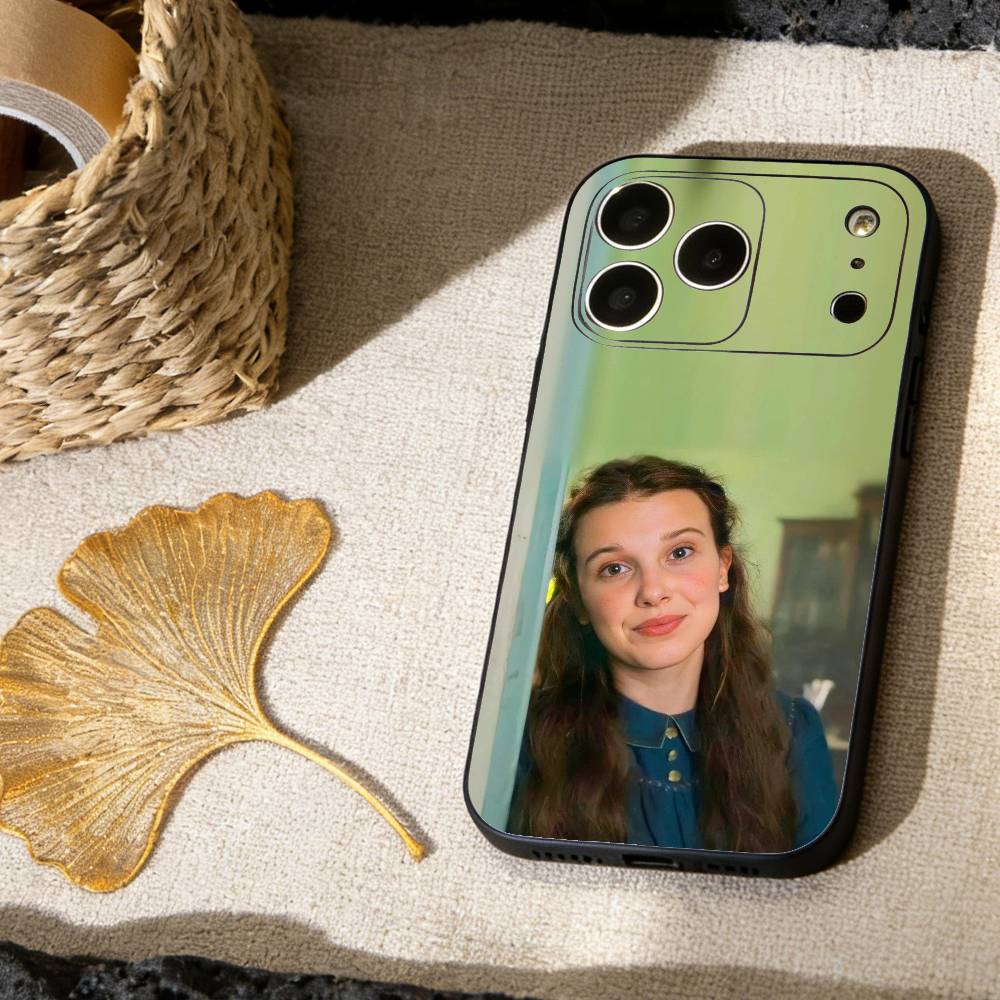

Чехол для телефона от люксового бренда Star Millie Bobby для iPhone 17,16,15,14,13,12,11 X XR Plus, Мягкий силиконовый черный чехол iPhone17PRO