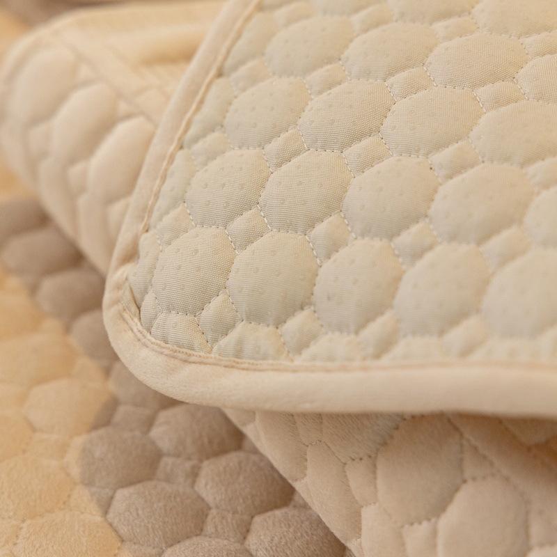 Podzimní a zimní lehký luxusní plyšový prošívaný polštář na pohovku Moderní jednoduchý protiskluzový potah na ručník na pohovku