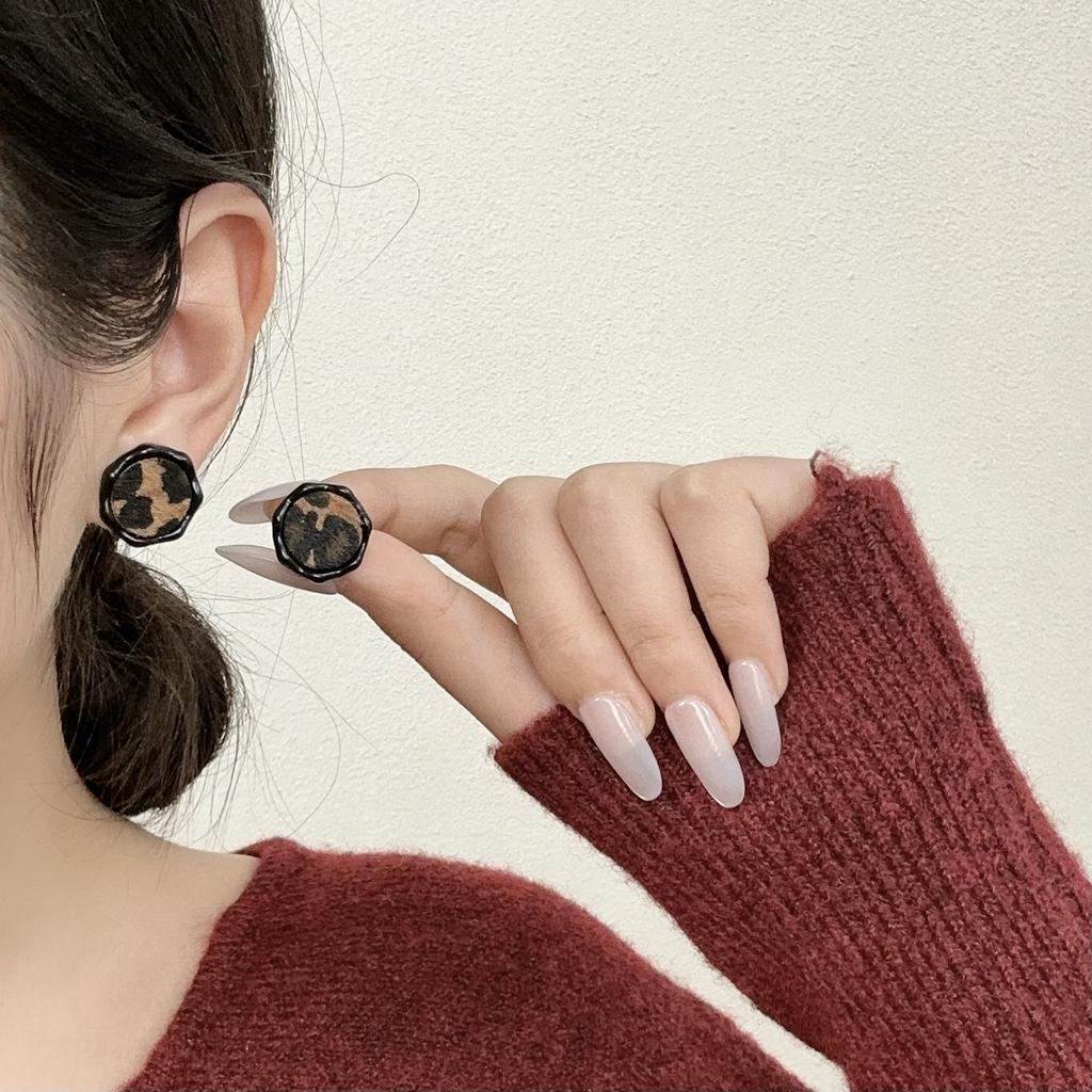 2026 Fashion Leopard Print Round Stud Earrings for Women Girl Exquisite Compact Small Earrings Daily Commute Jewelry Accessories