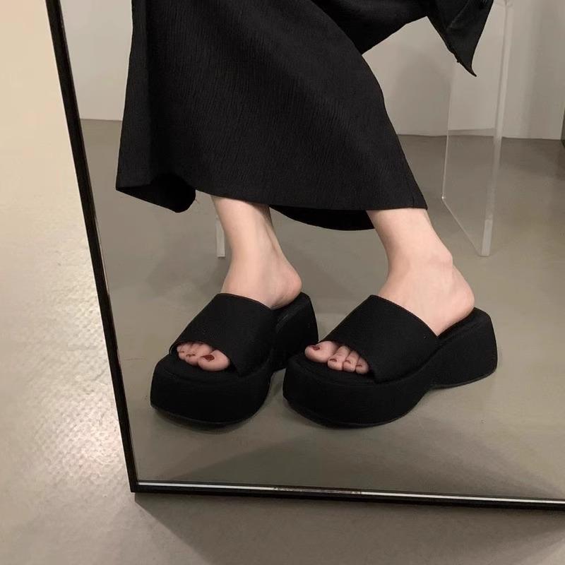 Platform slippers women's summer wear new Internet celebrity super fire cool slippers women's high heels beach shoes drag