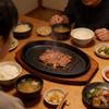 Cast Iron Oval  Shape Restaurant Barbecue Plate Steak Sizzling Hot Pan Plate with Wooden Base Teppanyaki Grilled Fish Tray