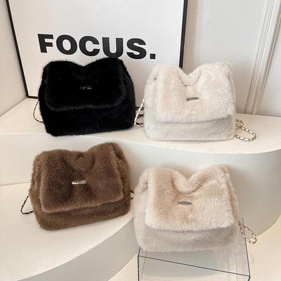 Autumn/Winter 2025 Women's Plush Makeup Bag: Trendy Large-Capacity Clutch & Crossbody Shoulder Bag