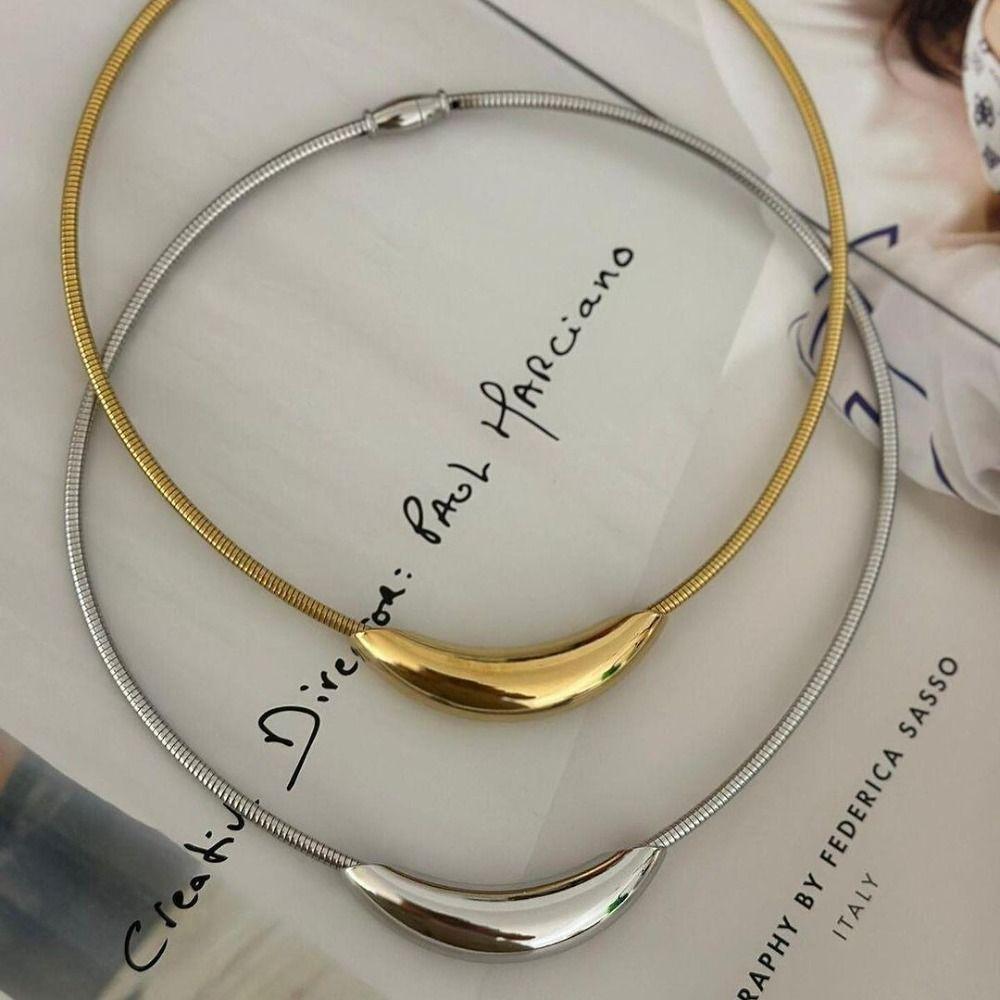 Elegant Metal Necklace Simple Heart Necklace Creative Vintage Choker Daily