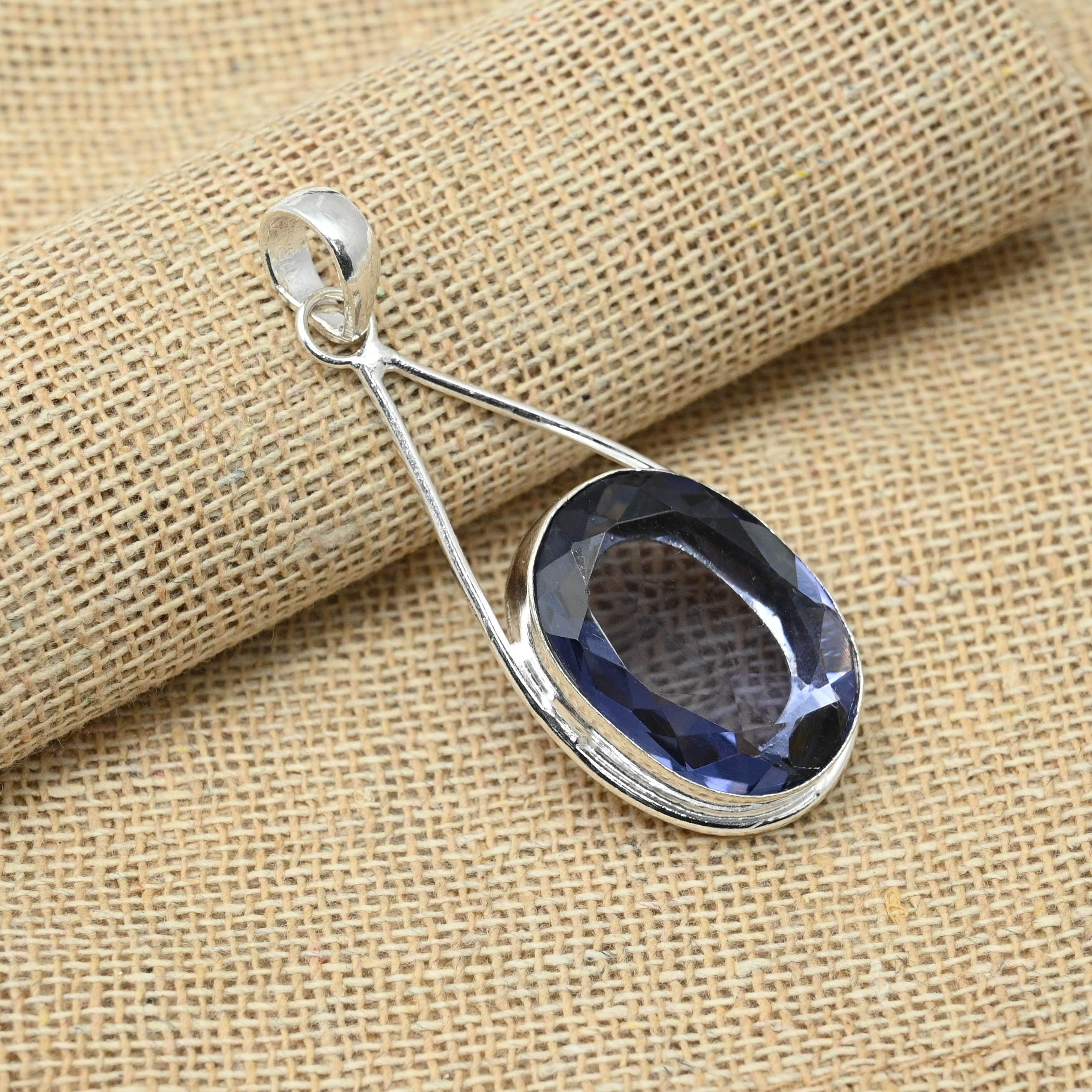 

Ювелирные изделия из стерлингового серебра 925 пробы с фиолетовым аметистом, уникальный кулон, ювелирные изделия ручной работы 2.16 Inches фиолетовый