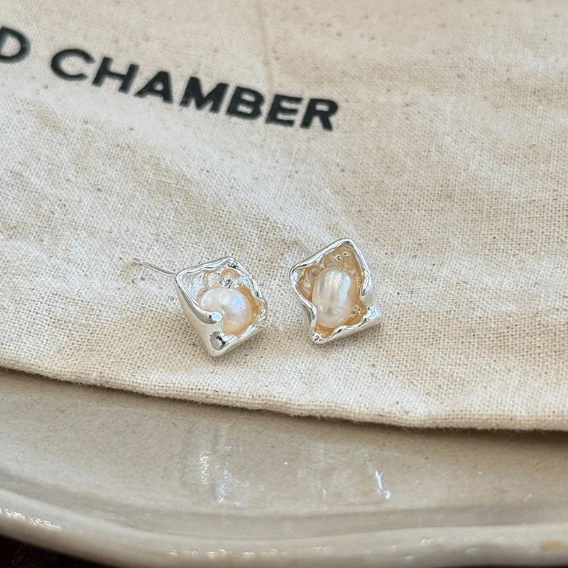 

Simplicity Irregular Square Metal Drop Earrings for Women Ladies Mini Imitation Pearl Stud Earrings Party Jewelry Accessories