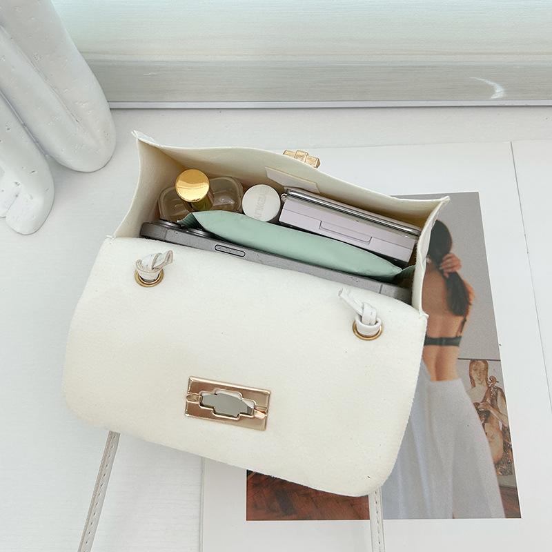 Geantă de umăr crossbody pătrată mică matlasată în relief