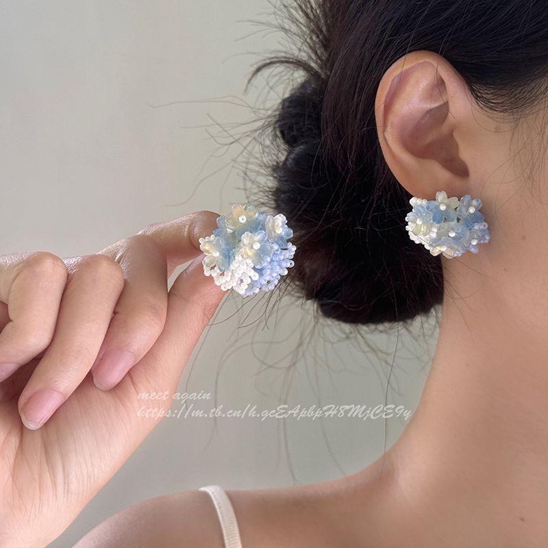 

Endless Summer Milk Blue Bead Hydrangea Stud Earrings Niche Style Spherical Beaded Ear Clip Spring and Summer Pearl Earrings for Women Blue(A pair of S925 silver pin earrings)